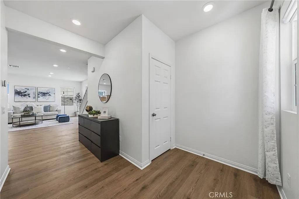 4 bed, 2308 sqft, $3,850 — Photo 4