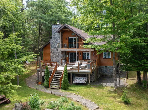 1041 Summit Rd #1, Muskoka Lakes, ON P0C 1M0