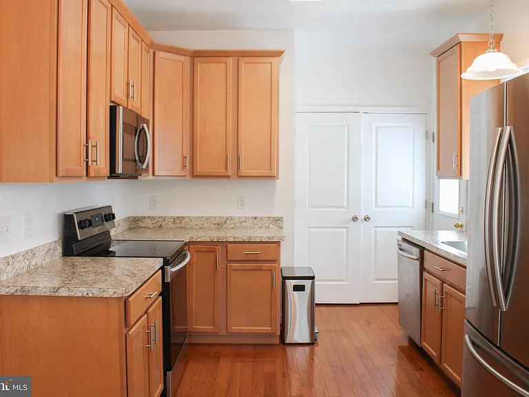 335 S Commerce St — Photo 9