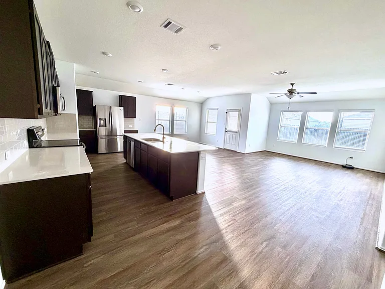601 Sassafras St — Photo 14