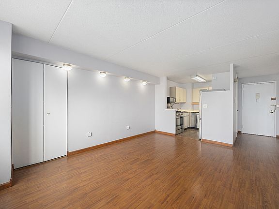2nd image of 300 W 110th St APT 10K