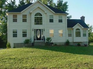 30 Hockanum Glen Dr, Beacon Falls, CT 06403