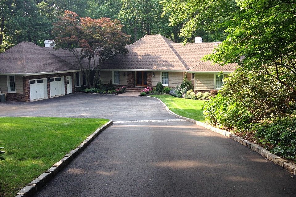 1st image of 8 Valleywood Ct W