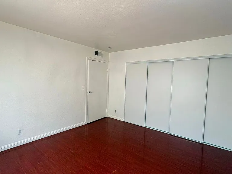 7247 Enterprise Dr — Photo 10