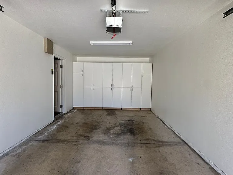 2207-2213 N Vickie Ct — Photo 22