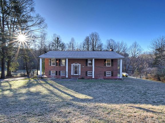 2nd image of 2903 Woodhill Dr