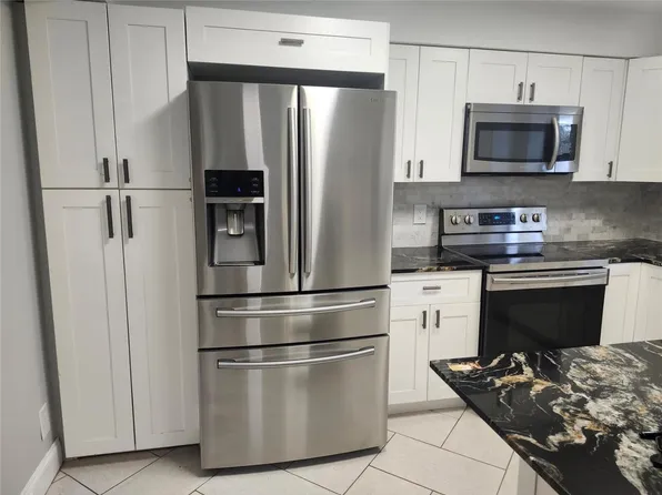 16251 Golf Club Rd APT 212, Fort Lauderdale, FL 33326