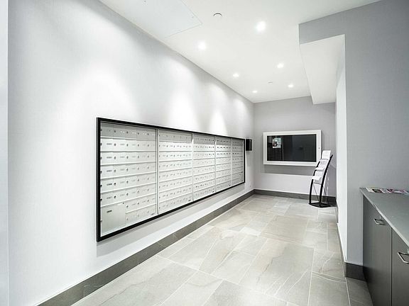 5th image of 681 Yonge St #516