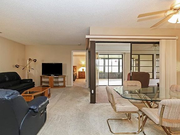 3rd image of 6352 Greengate Dr