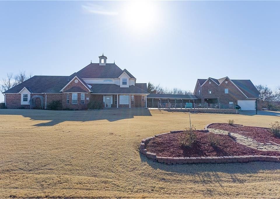 1st image of 14809 La Cresta Dr