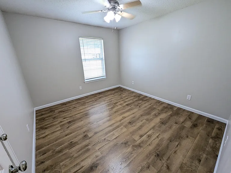 1625 Campbell Dr N — Photo 11