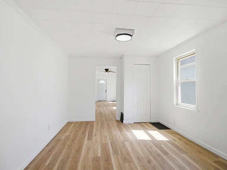 975 Washburn St — Photo 13