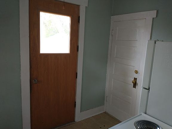 2nd image of 910 C Ave E