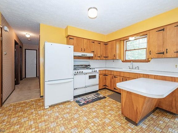 4th image of 10910 Nellabrook Ave NE