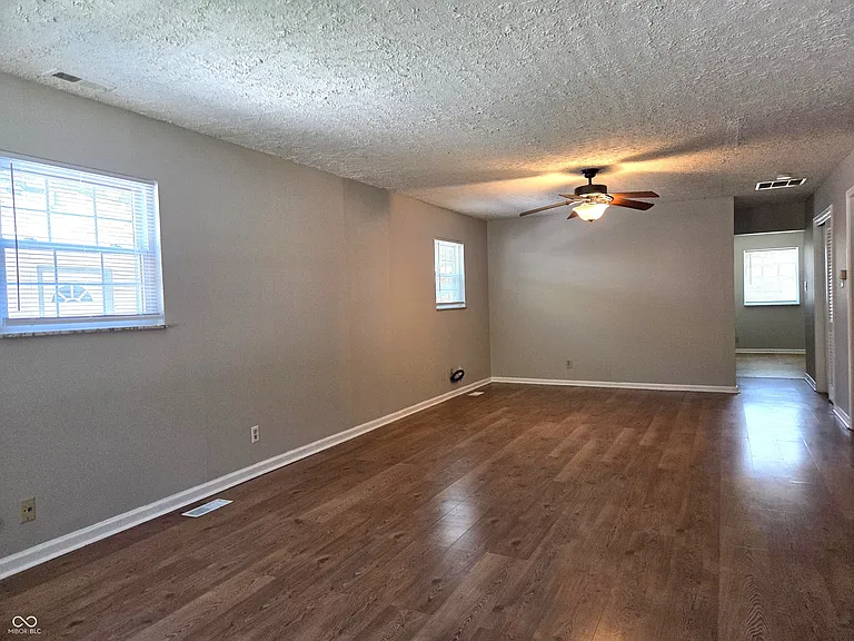 3845 Asbury St — Photo 4