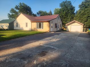 231 1st St N, Franklin, MN 55333