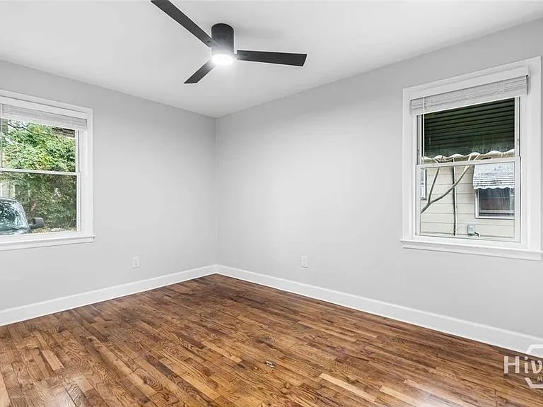 2102 Auburn St — Photo 11