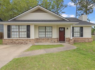 1300 Forest Lake Dr, Hinesville, GA 31313
