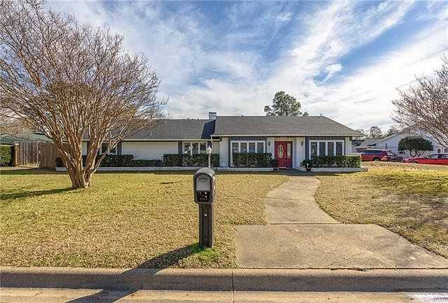 1st image of 309 Hollyhill Ln