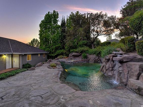 5th image of 104 Woodview Ct