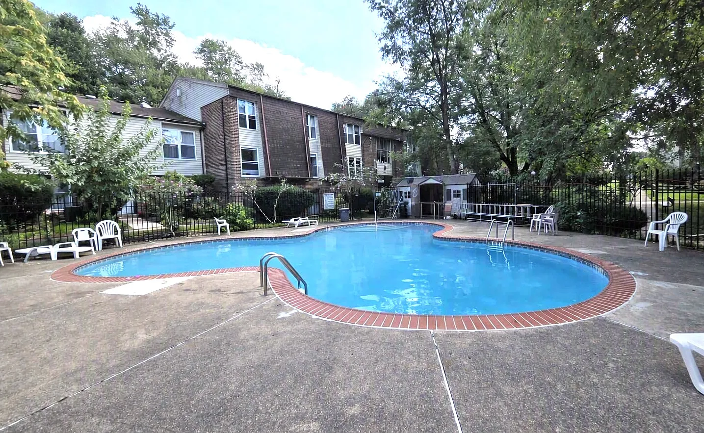 2 bed, 1.5 bath, 1127 sqft, $1,700 — Photo 3