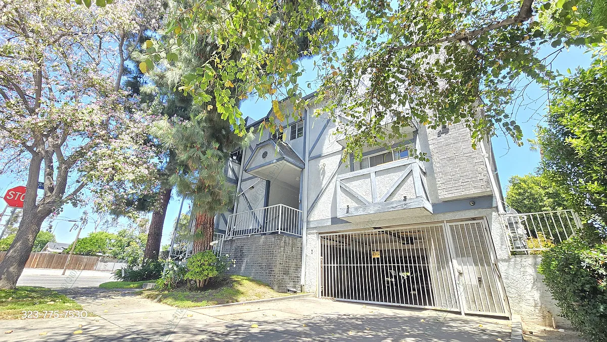 Building Photo - 5550 Carpenter Ave #205