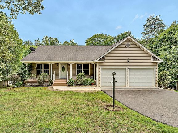 2nd image of 5 Walnut Landing Cir