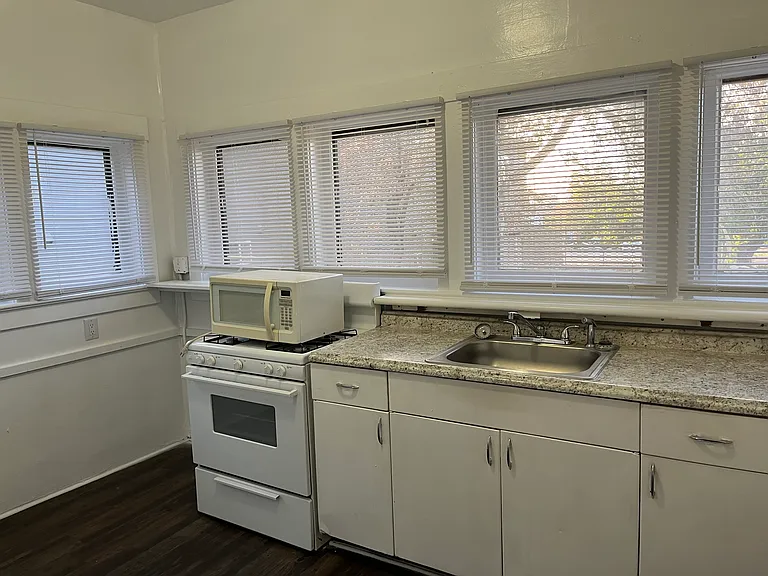 117 High St NE — Photo 1