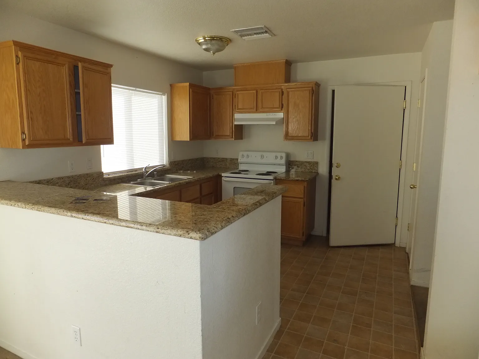5607 Hast Ct — Photo 2