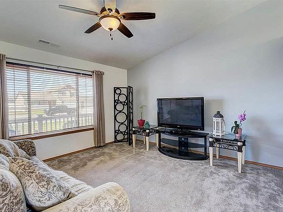 4th image of 4814 Catalonia Dr