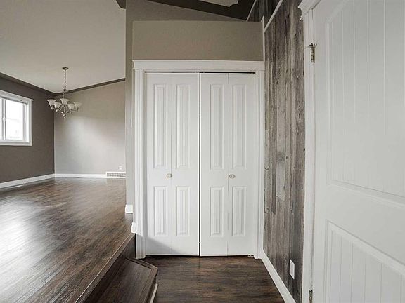 4th image of 165 NE Balsam Way