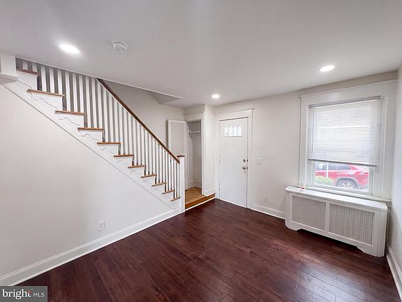 3rd image of 1809 Wakeling St