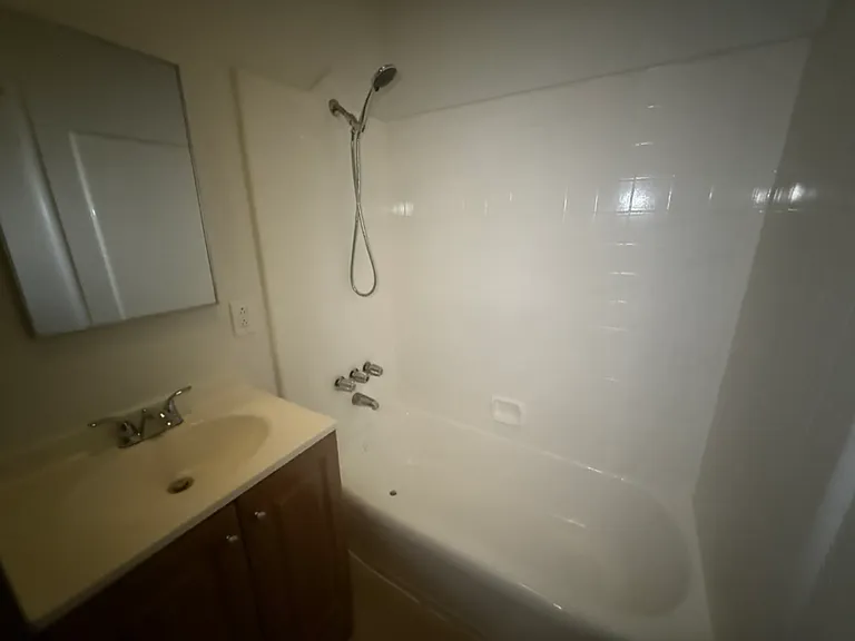 1805 W 83rd St #4 — Photo 8