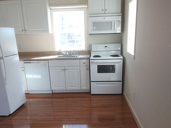 3rd image of 1905 2nd Ave