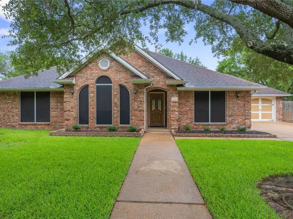 606 Benchmark Dr, College Station, TX 77845