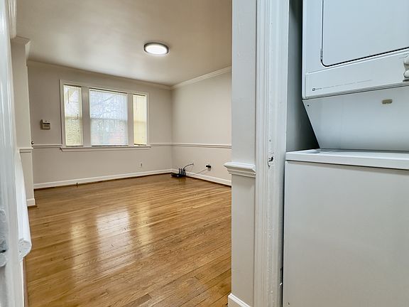 3rd image of 907 Church St APT 1
