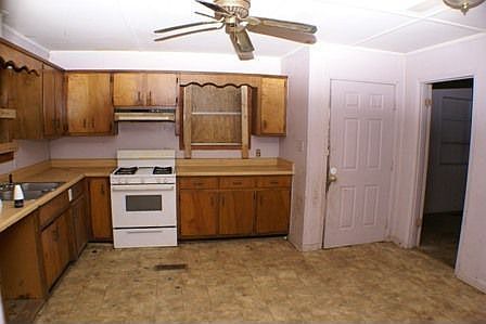 3rd image of 1229 Stuckey Ave