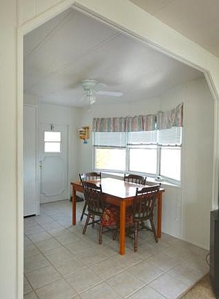 4th image of 919 Hawthorn Cir