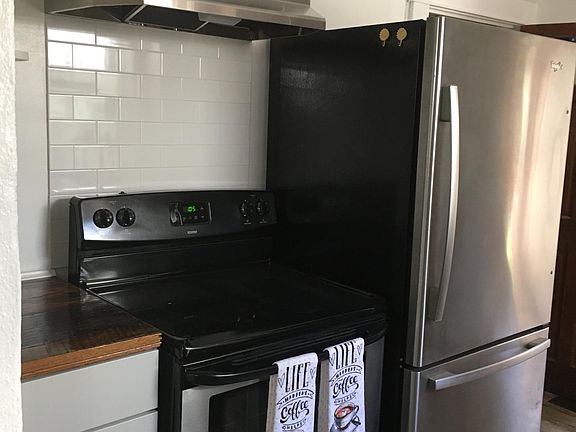 kitchen with stainless steel appliances..