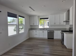5860 Irvine Ave, North Hollywood, CA 91601