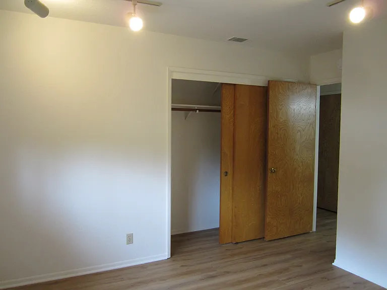 3725 Lincolnwood Dr — Photo 25
