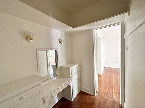 4th image of 1035 E Broadway #10991995