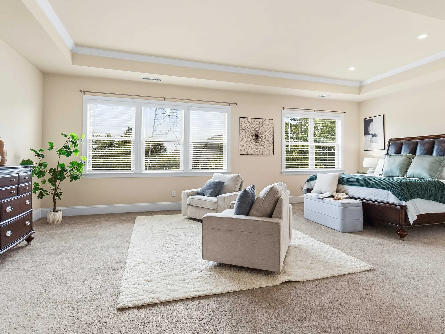 5 bed, 4.5 bath, 4600 sqft, $4,300 — Photo 3