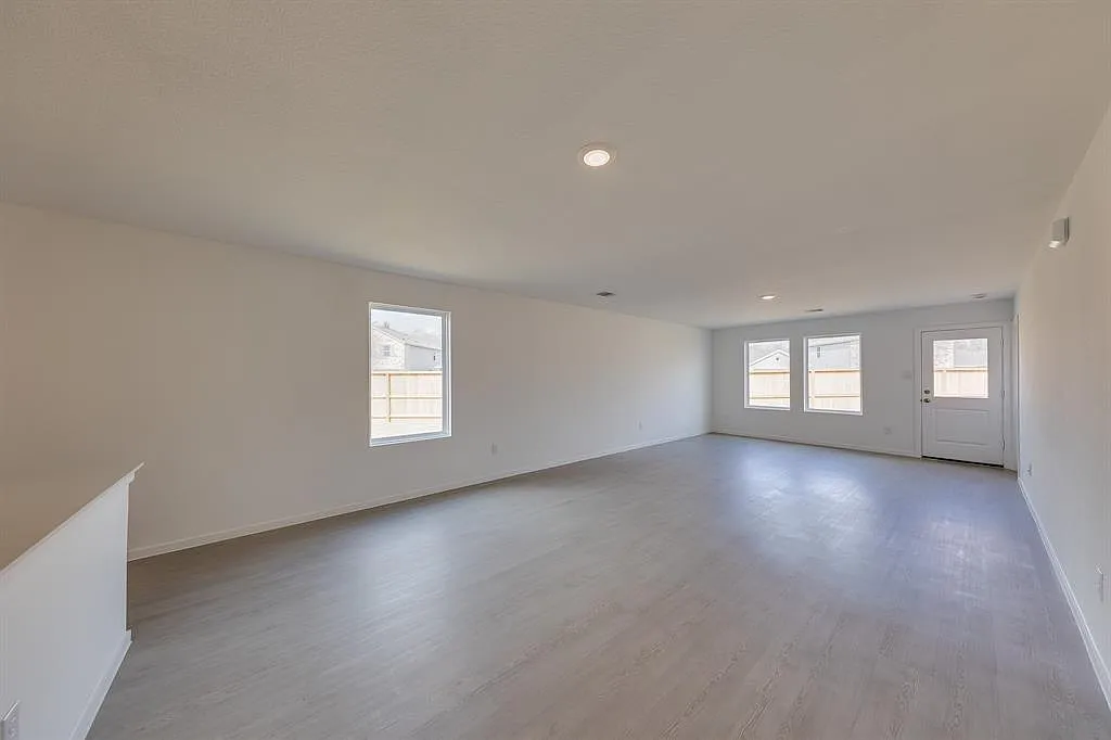 4 bed, 2.0 bath, 1718 sqft, $1,950 — Photo 2