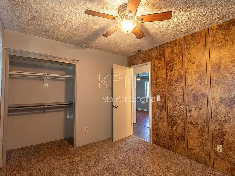 420 E Hampton St #A — Photo 11