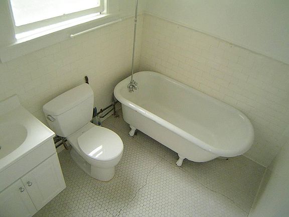 4th image of 909 Page St APT 9
