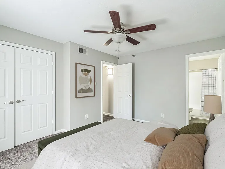 The Lexington Apartments — Photo 17