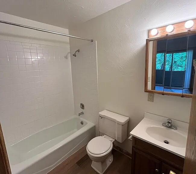 1101-1121 Macarthur Rd #9 — Photo 12