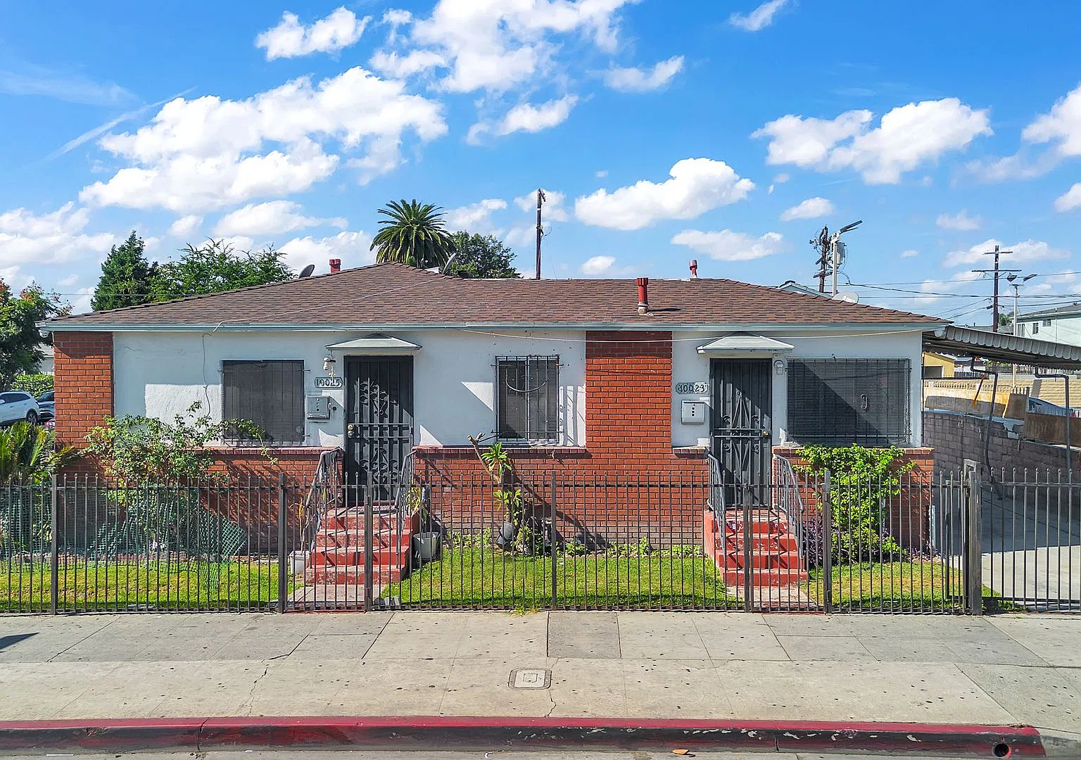 Convenient 1-Bedroom Home with Dedicated Parking in Los Angeles! — Photo 2