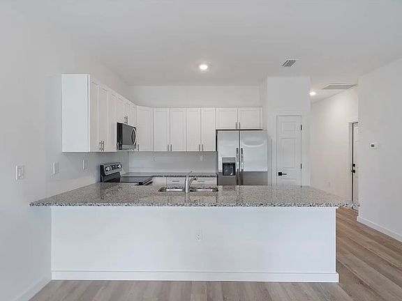 3rd image of 1586 Gretchen Ave S #1584